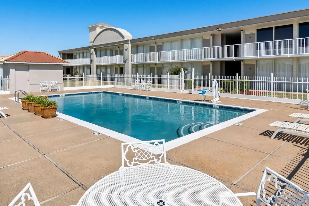 Days Inn by Wyndham Hillsboro TX