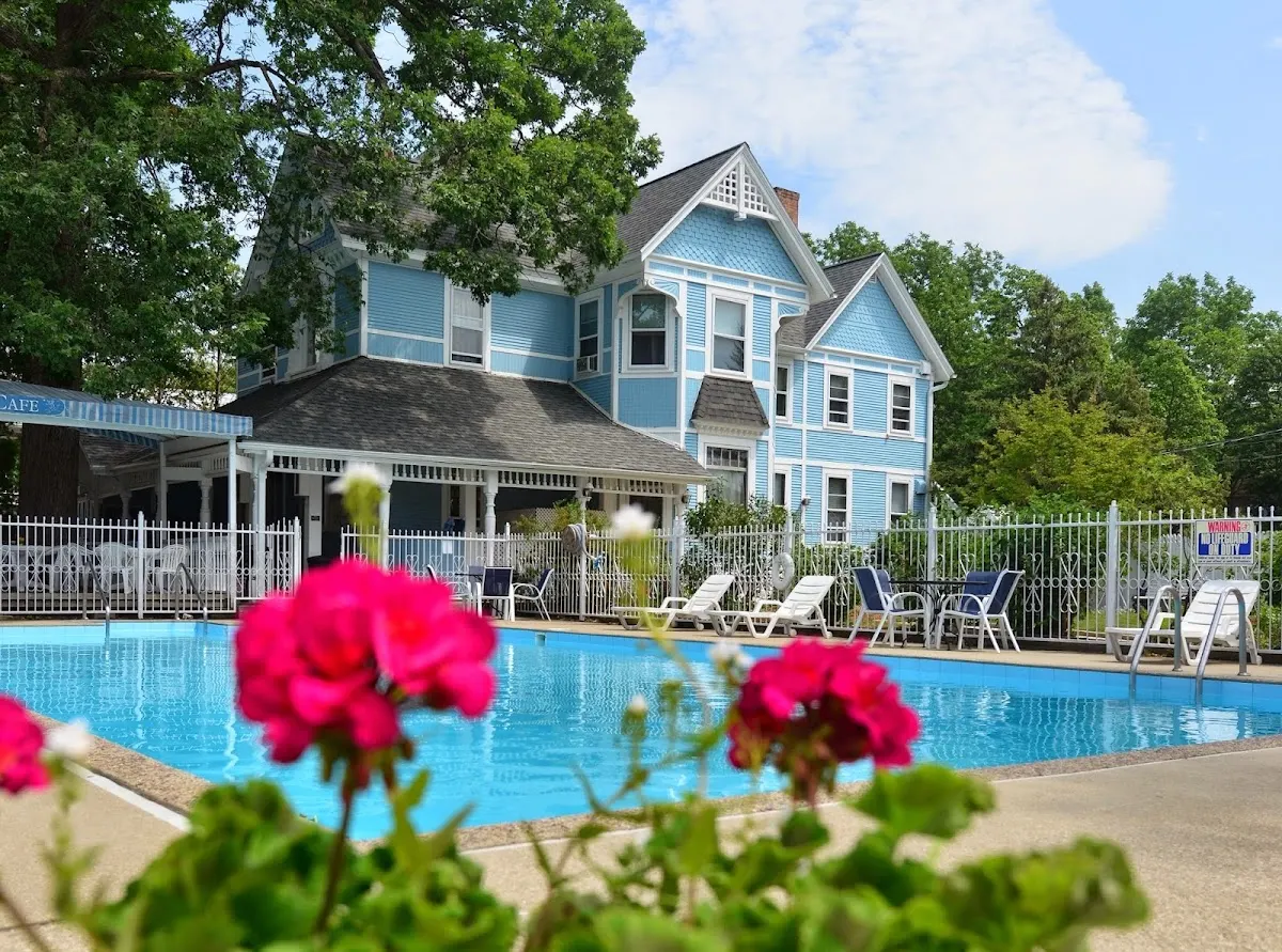 White Rose Inn & Motel