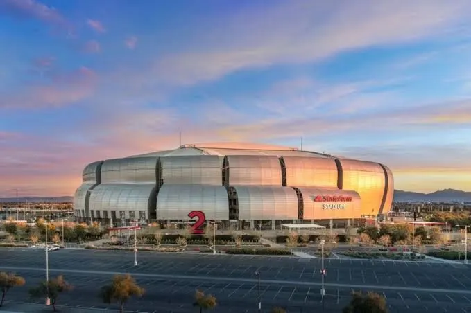 Holiday Inn Express & Suites Phoenix - Glendale Sports Dist
