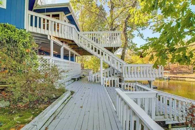 Lake Hamilton Escape w/ Dock & Waterfront Views!