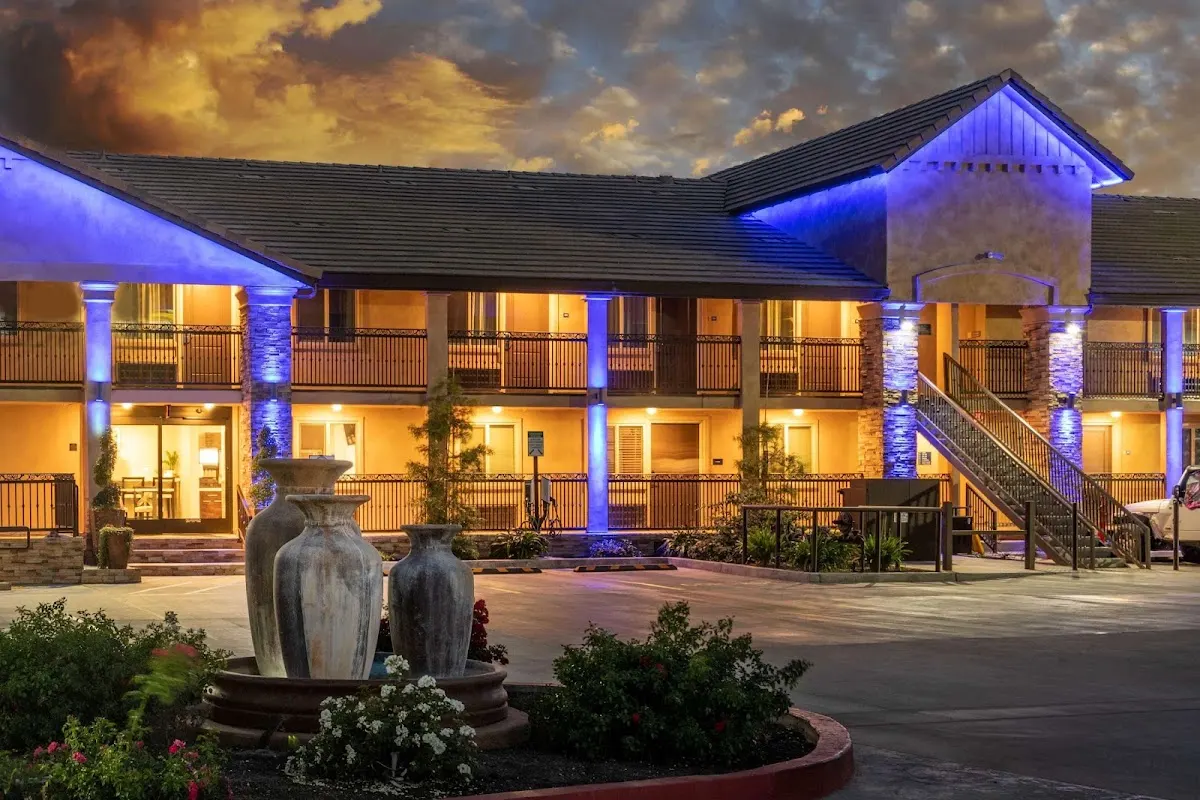 Days Inn by Wyndham Galt/Elk Grove South
