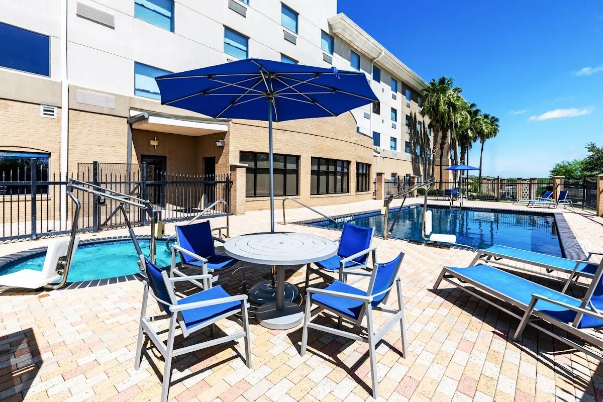 Holiday Inn Express & Suites Laredo-Event Center Area by IHG