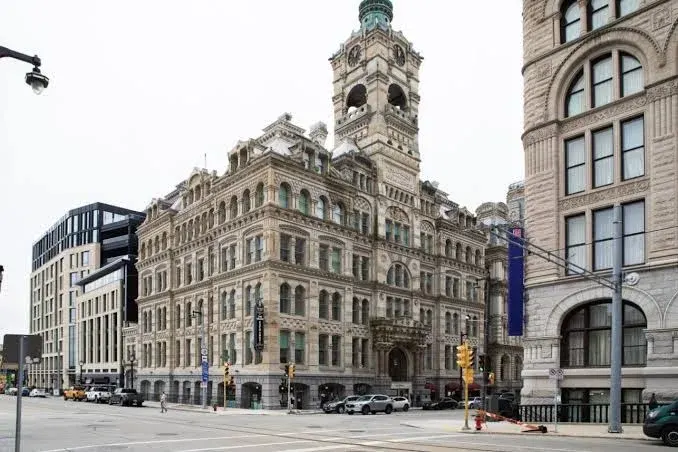 Downtown Luxury 2BR Penthouse Apt