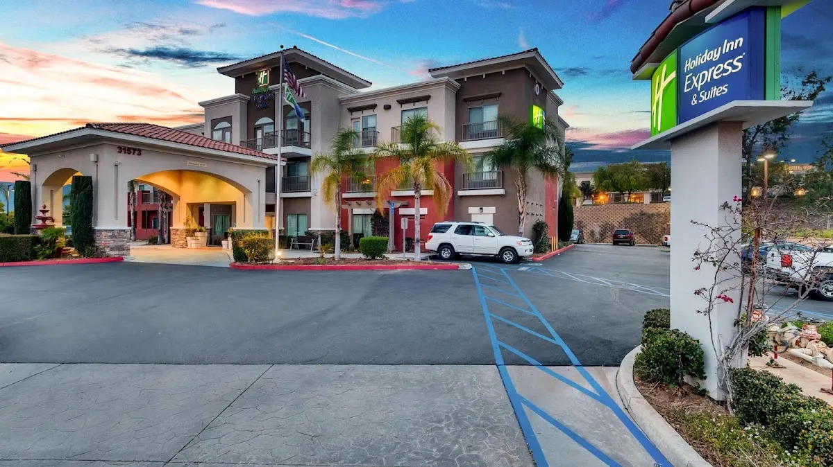 Holiday Inn Express & Suites Lake Elsinore by IHG