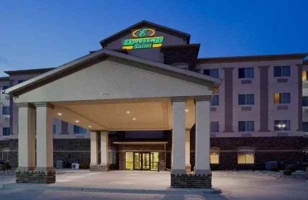 Expressway Suites