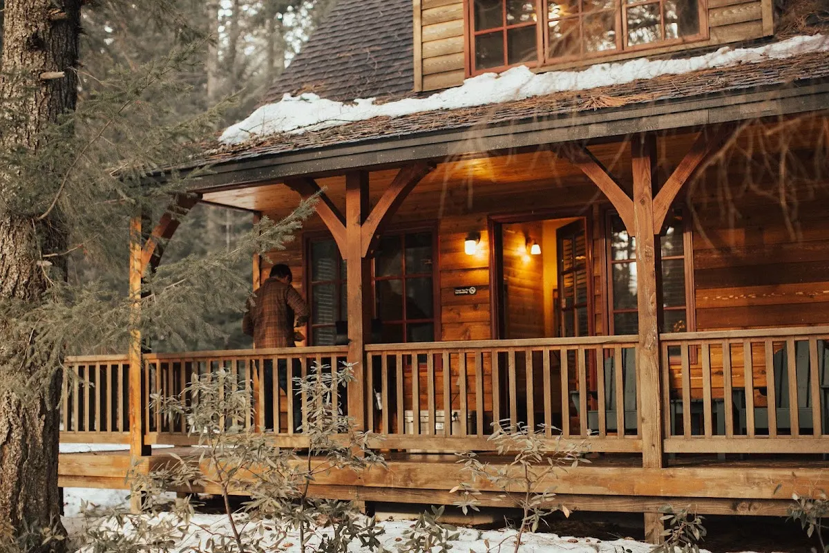 The Suttle Lodge & Boathouse