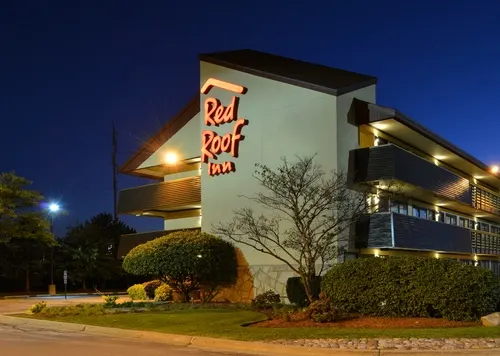 CLOSED- Red Roof PLUS+ Chicago - Northbrook/ Deerfield