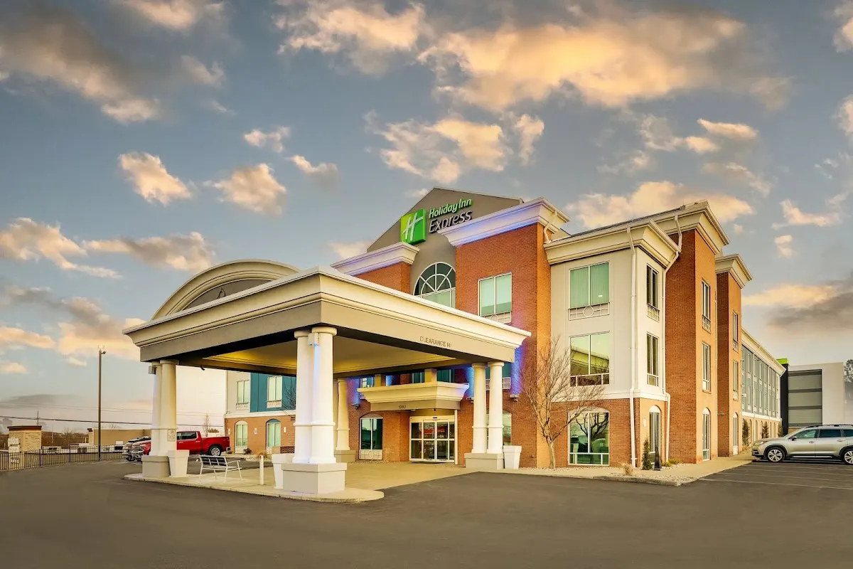 Holiday Inn Express & Suites Richmond by IHG