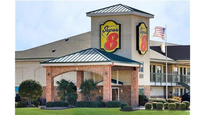 Super 8 by Wyndham Arlington Near AT&T Stadium