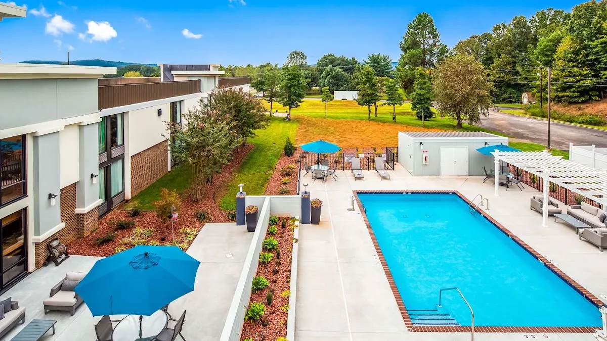 Best Western Plus Yadkin Valley Inn & Suites