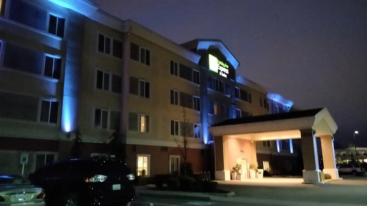 Holiday Inn Express & Suites Sumner - Puyallup Area by IHG