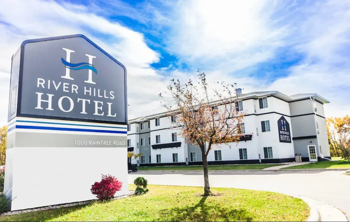 River Hills Hotel