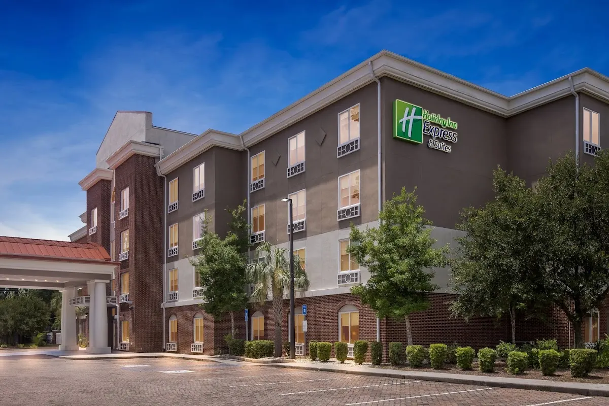 Holiday Inn Express & Suites Savannah - Midtown by IHG