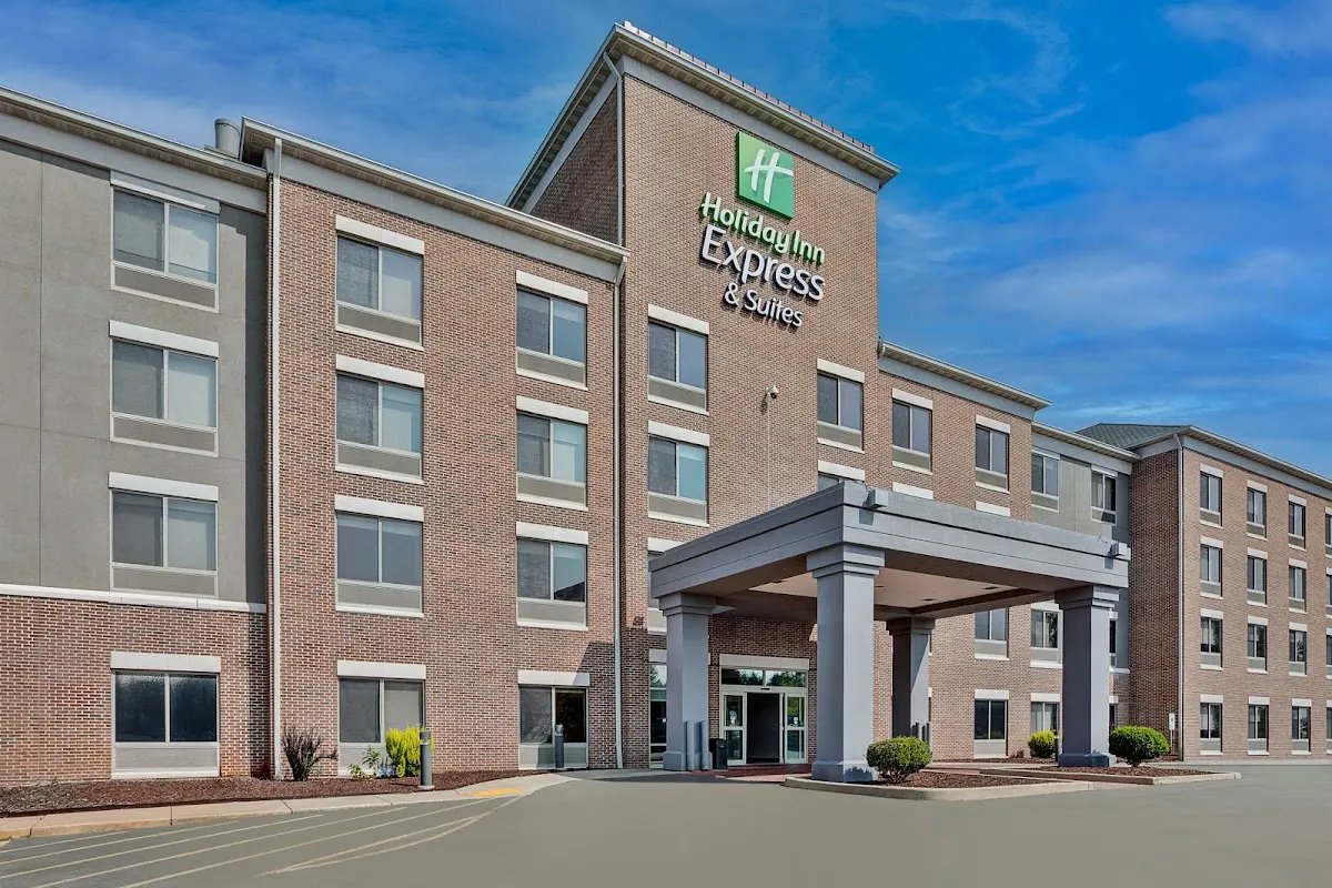 Holiday Inn Express & Suites Milwaukee NW – Park Place by IHG