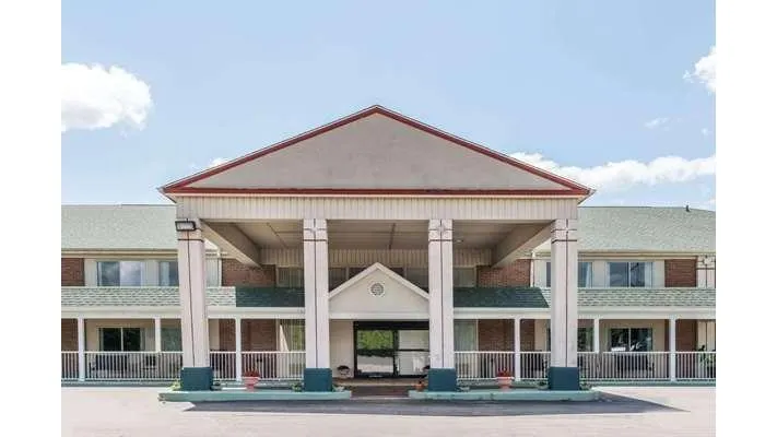 Days Inn by Wyndham Columbus IN
