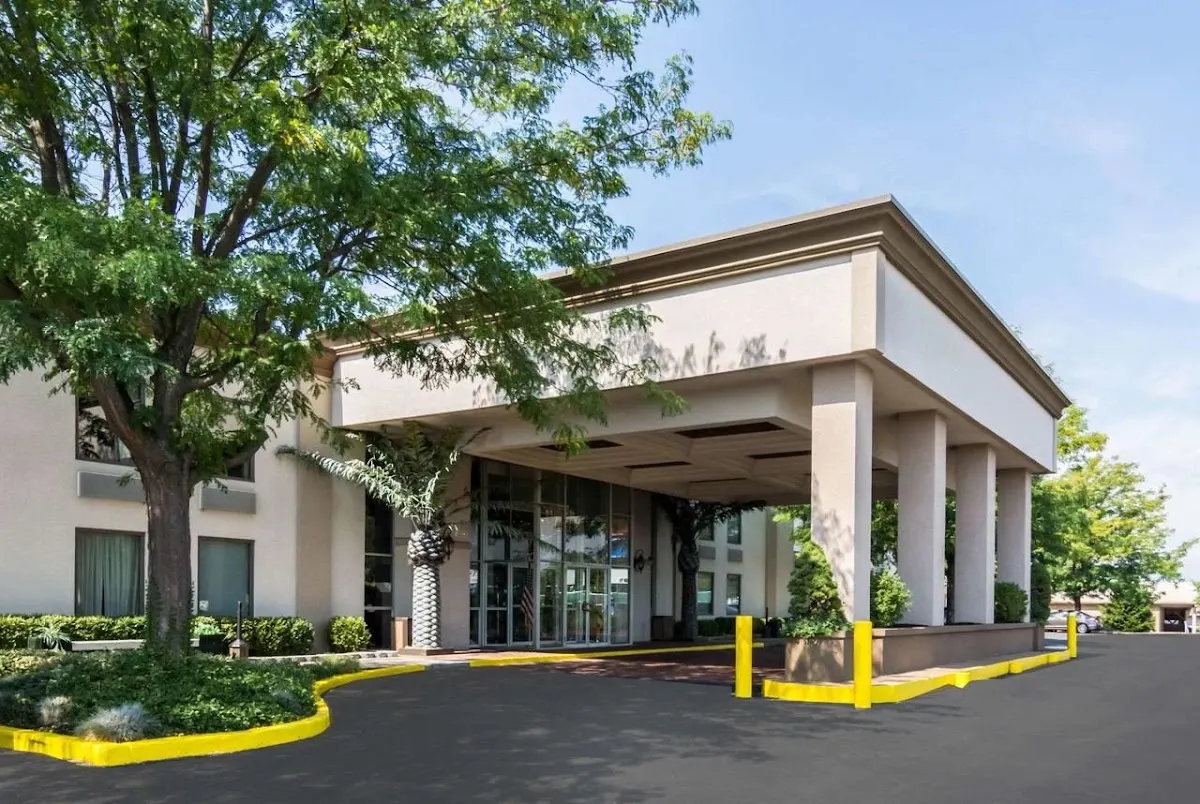 Plaza Inn & Suites - Hagerstown