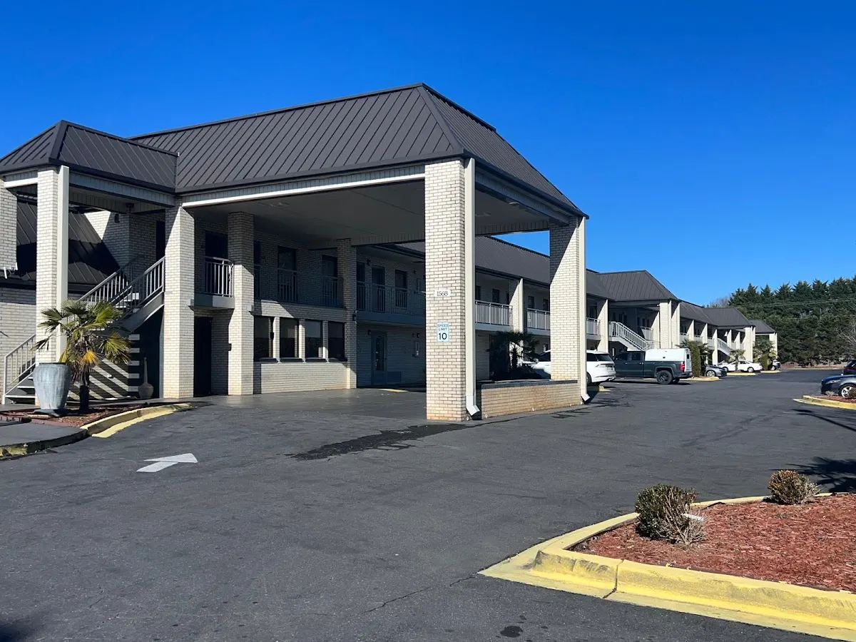Deluxe Inn
