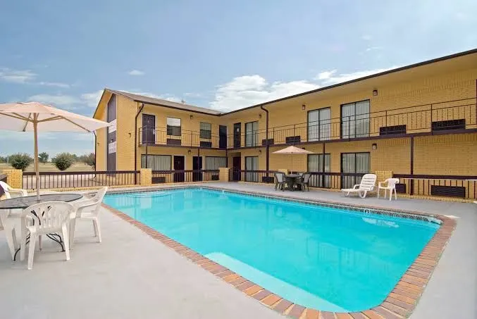 Executive Inn & Suites
