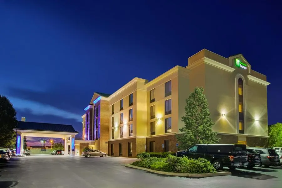 Holiday Inn Express & Suites Fort Wayne by IHG