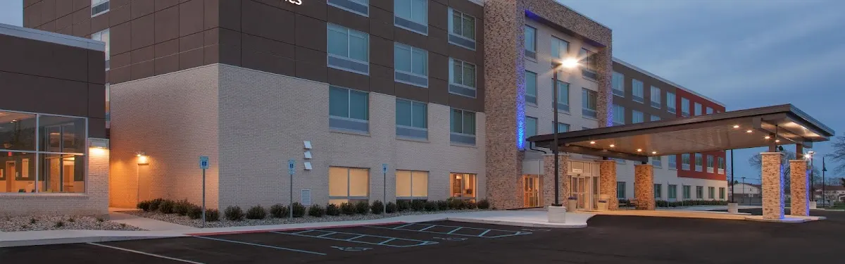 Holiday Inn Express & Suites Sterling Heights-Detroit Area by IHG