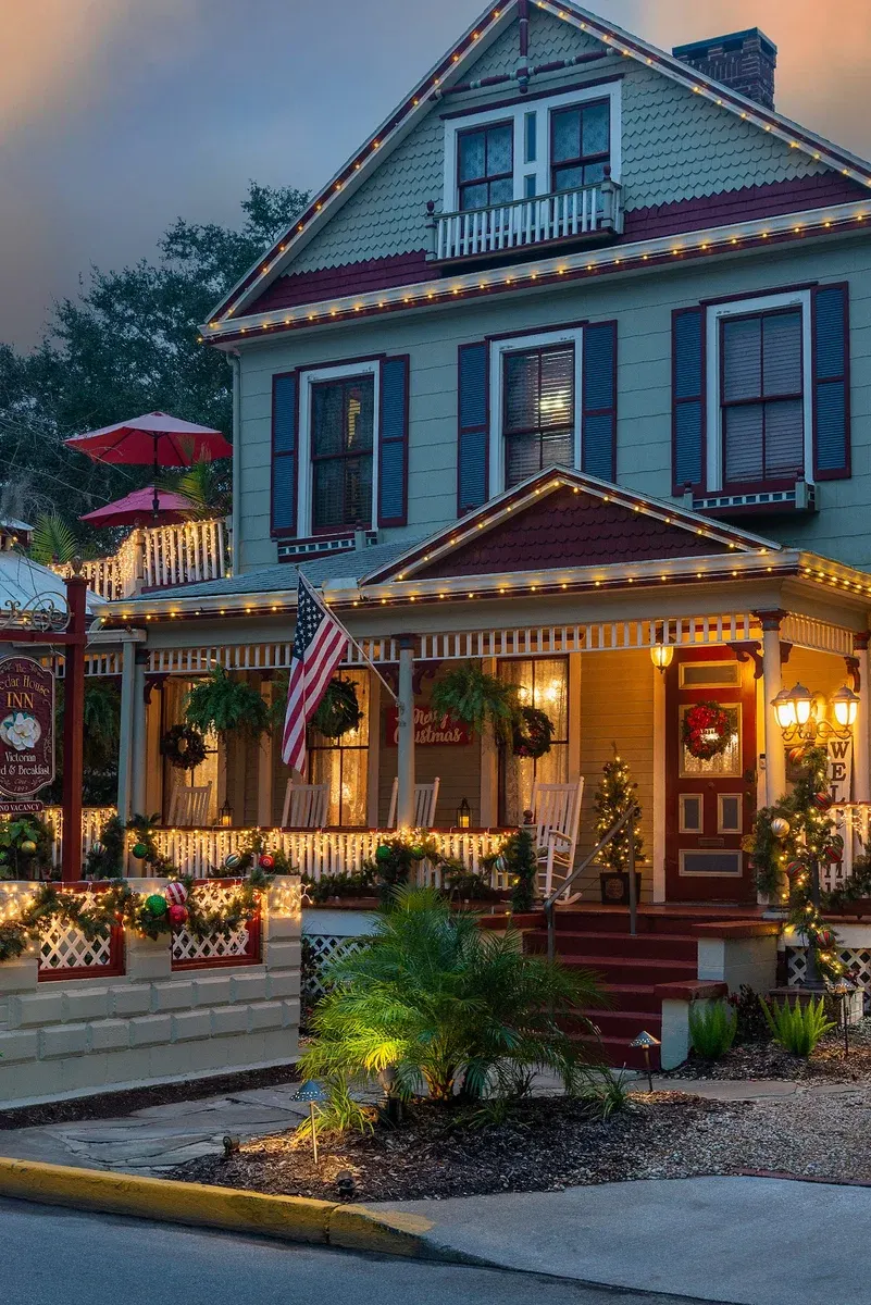 Cedar House Inn Victorian Bed & Breakfast