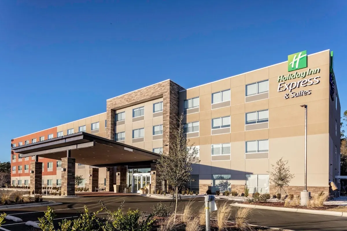 Holiday Inn Express & Suites Wilmington West - Medical Park by IHG