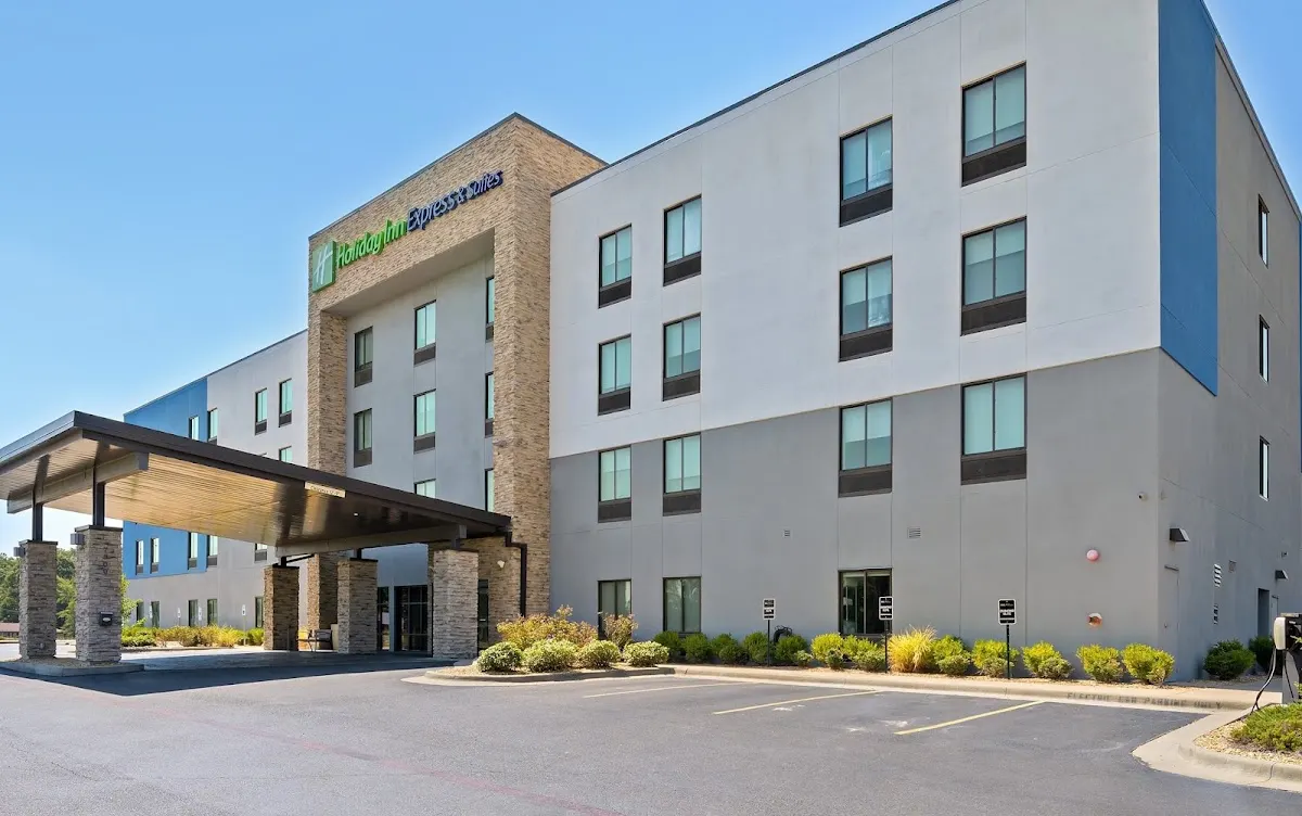 Holiday Inn Express & Suites White Hall by IHG
