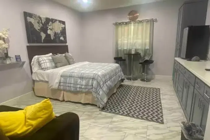 Nice 1 bedroom 1- bathroom studio in Sacramento with WiFi, AC. Enjoy your stay.