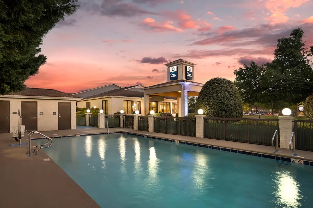 Best Western Inn & Suites - Monroe