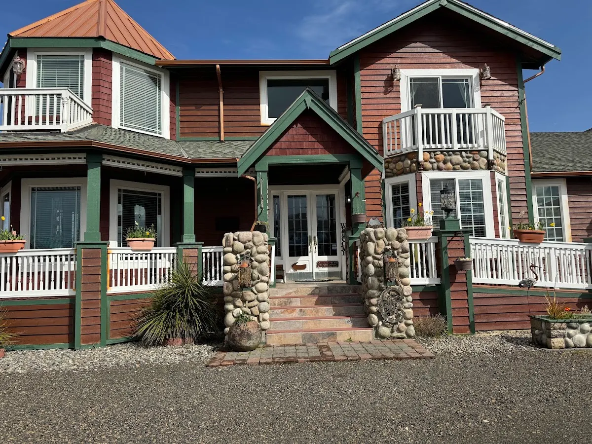 Collins Inn & Seaside Cottages