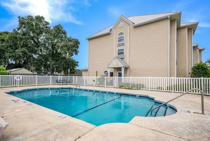 Golden Isles Inn & Suites Brunswick South