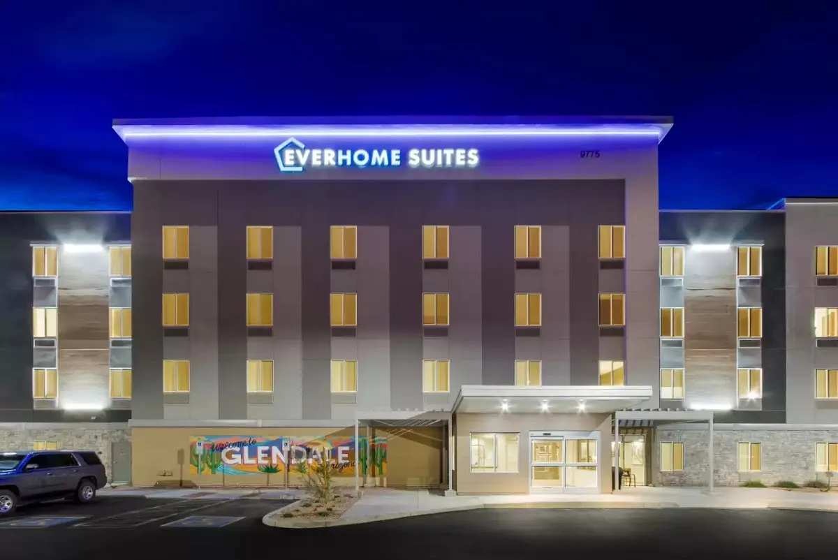 Everhome Suites Glendale Sports & Entertainment District