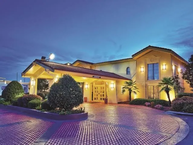 Howard Johnson by Wyndham Columbus Fort Benning