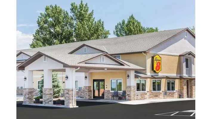 Super 8 by Wyndham Montrose