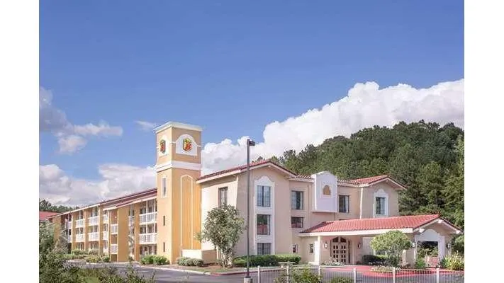 Super 8 by Wyndham Austell/Six Flags