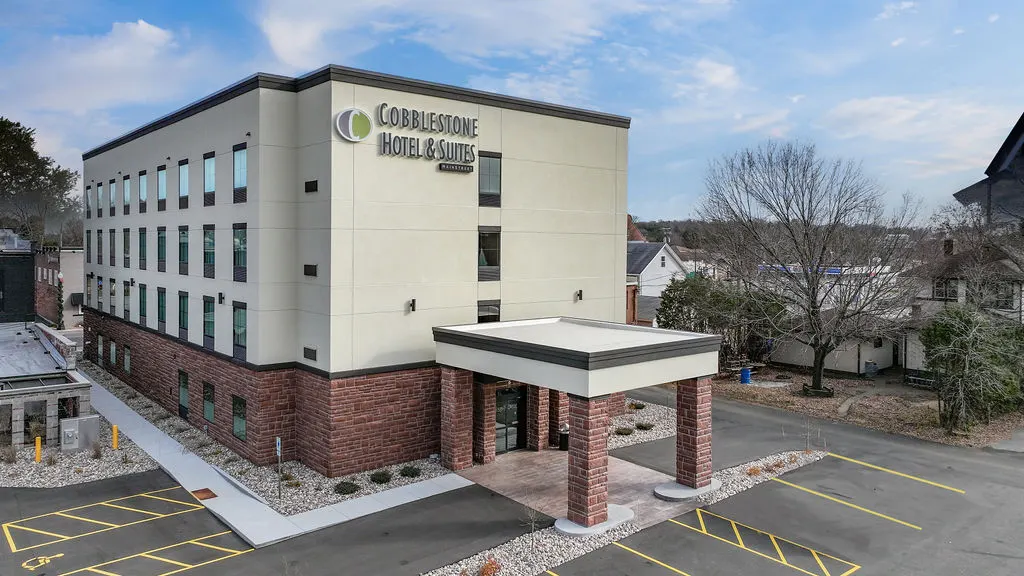 Cobblestone Hotel & Suites - Central Wisconsin Airport