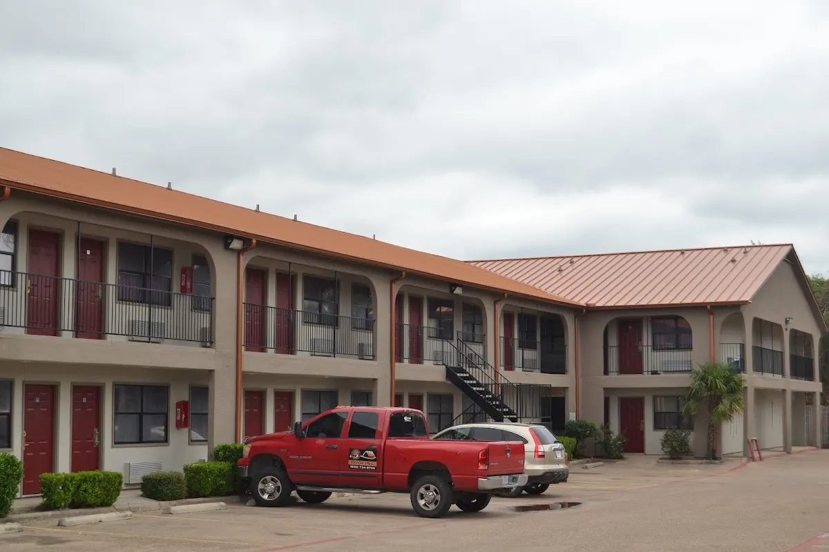 Deluxe Inn