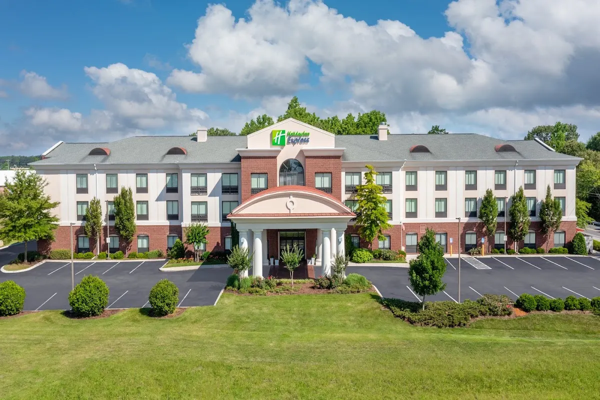 Holiday Inn Express & Suites Tullahoma by IHG