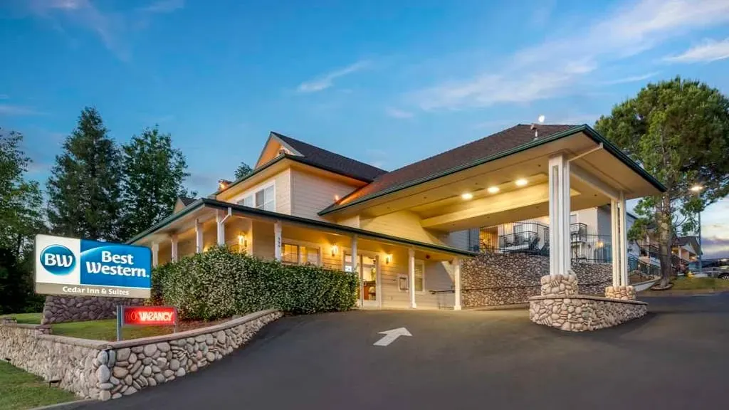 Best Western Cedar Inn & Suites