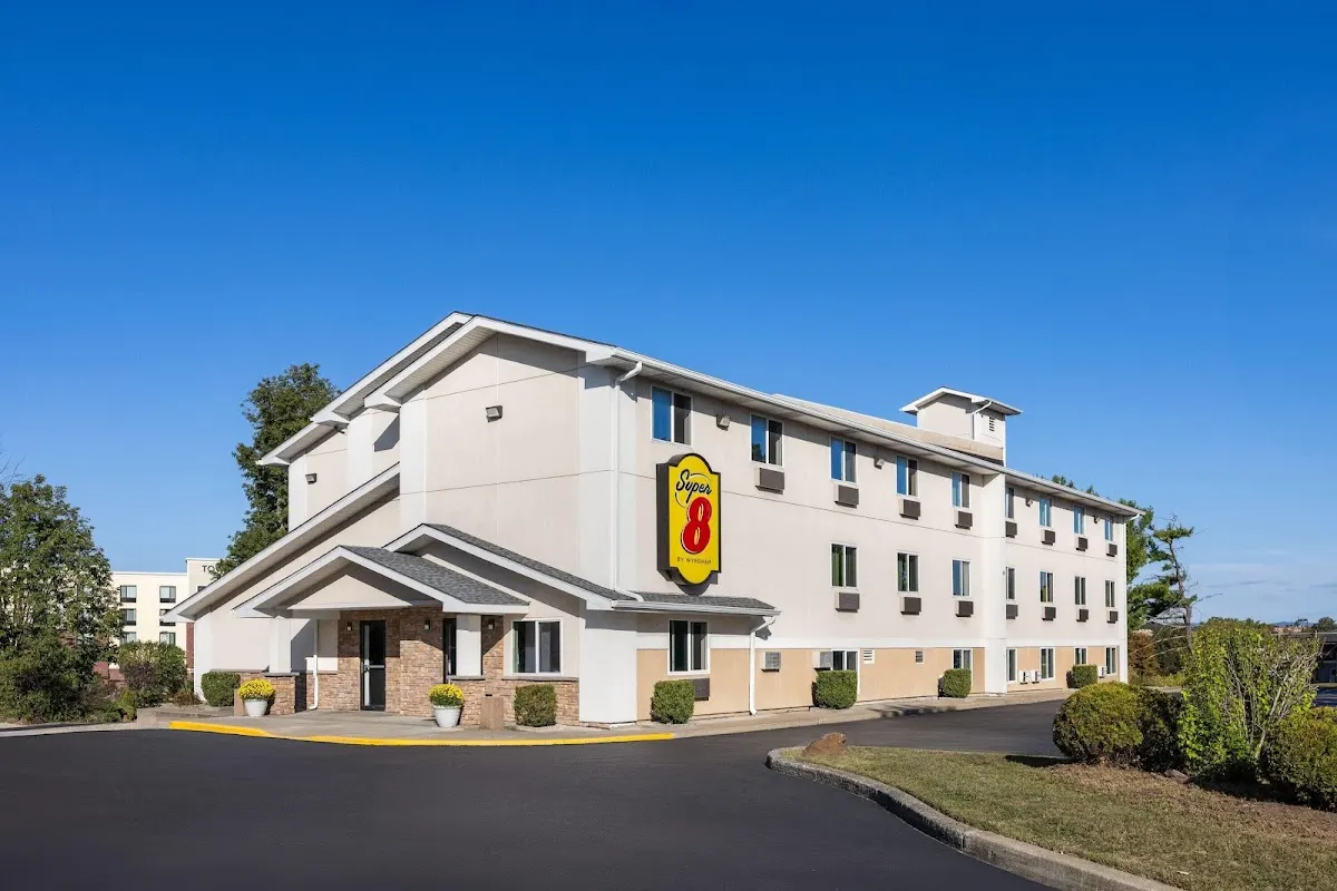 Super 8 by Wyndham Latham/Albany Troy Area