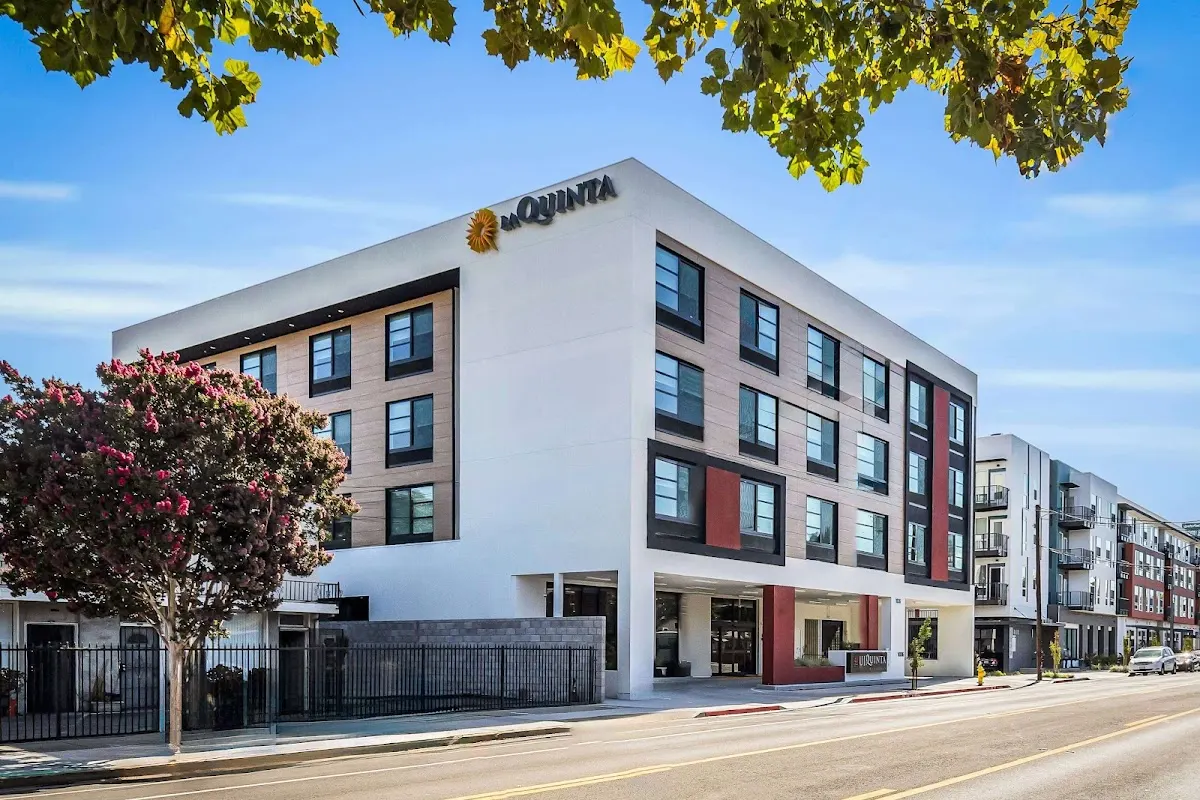 La Quinta Inn & Suites by Wyndham San Jose Airport-Downtown
