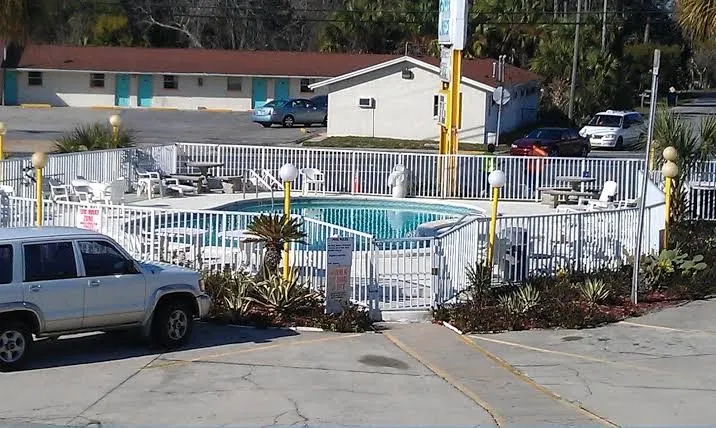 Summer Breeze Motel