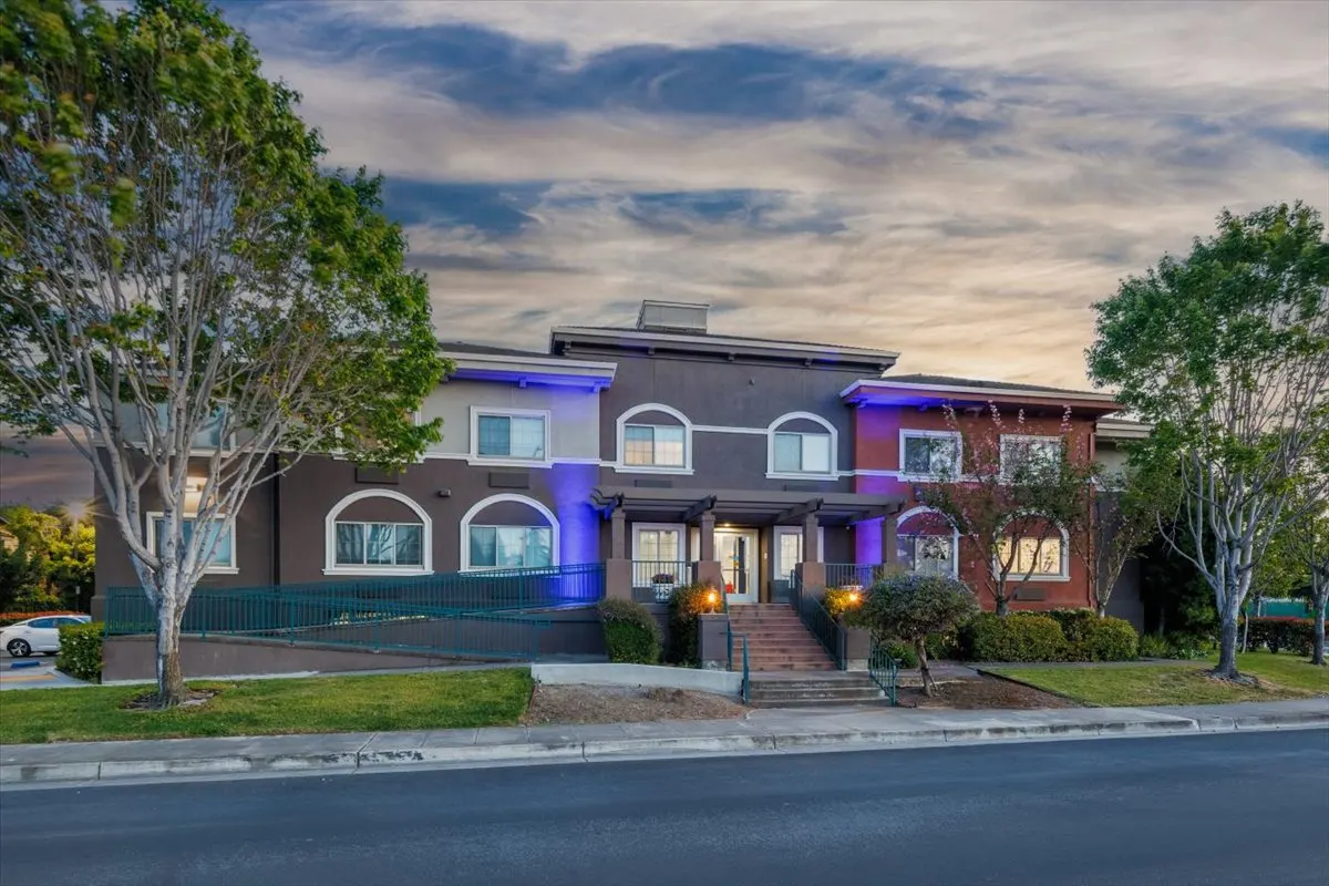 Holiday Inn Express & Suites Mountain View Silicon Valley, an IHG Hotel