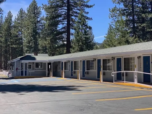 Apex Inn