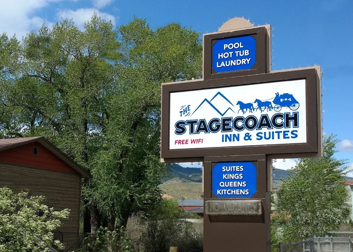 Stagecoach Inn & Suites