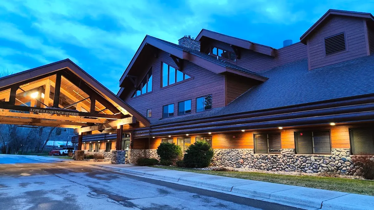 C'mon Inn Hotel & Suites