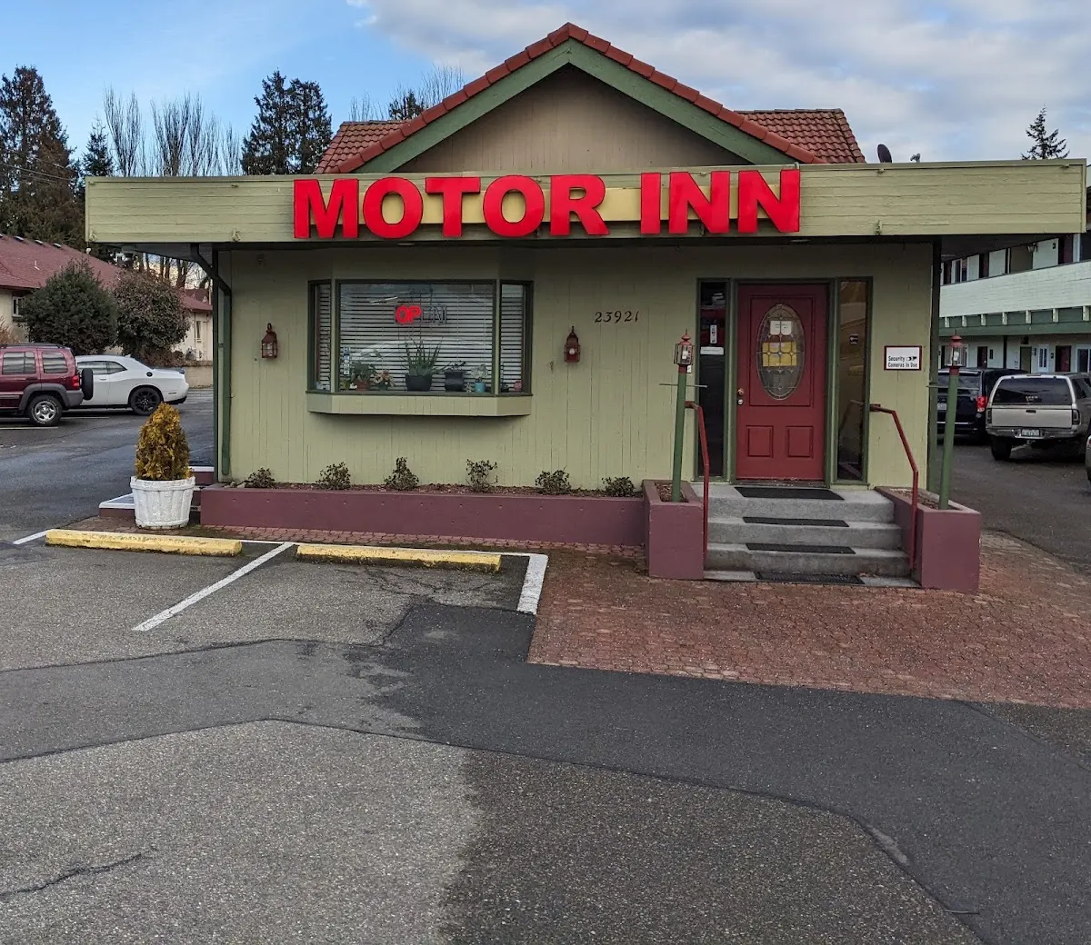 K & E Motor Inn
