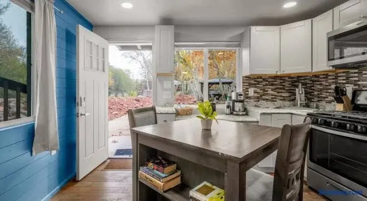 17 Creekside Retreat
