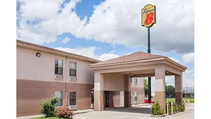 Super 8 by Wyndham Harrisburg
