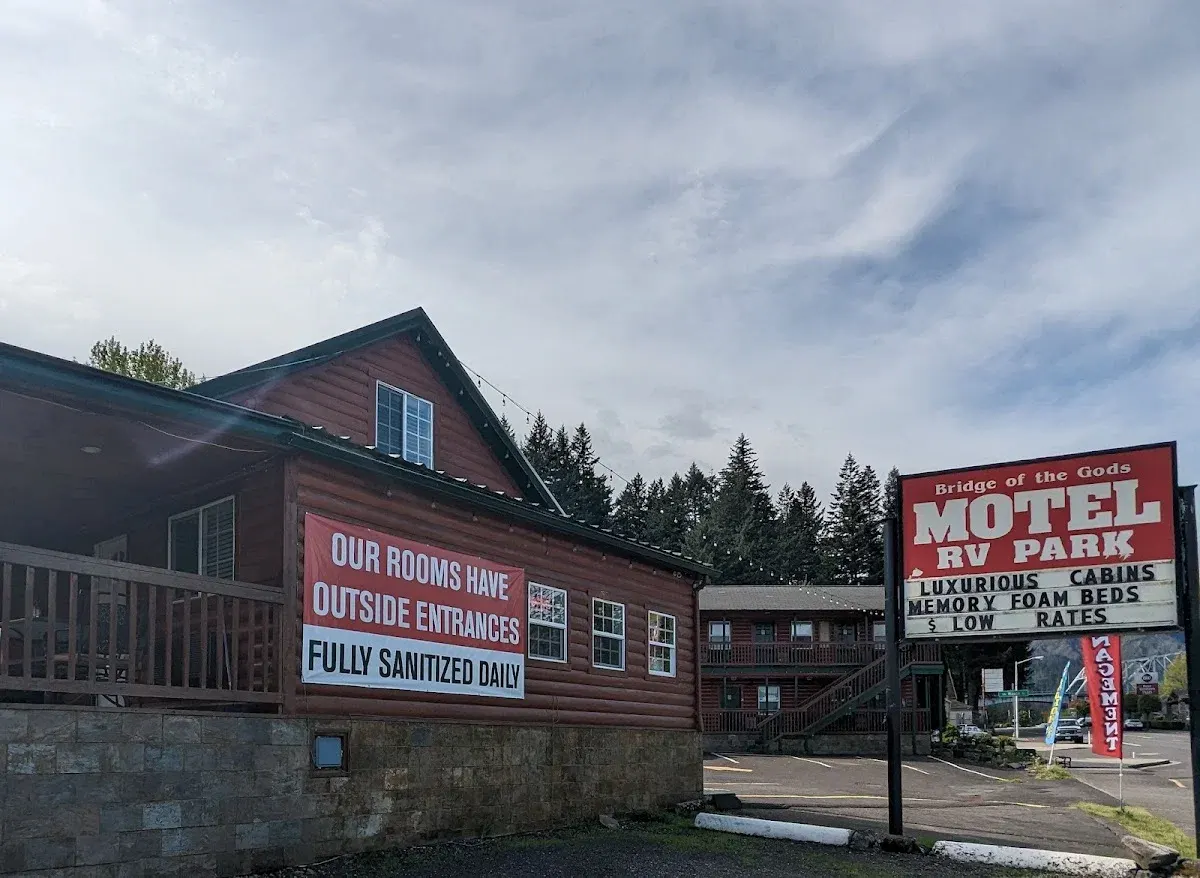 Bridge of the Gods Motel, Cabins and RV Park
